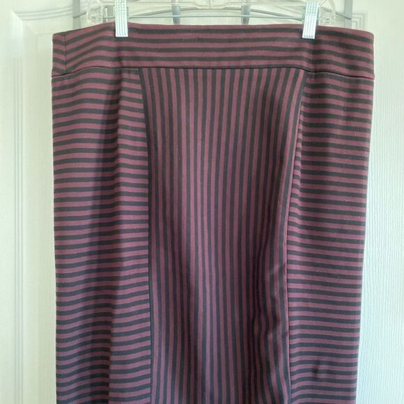 LOFT NWT Burgundy and Black Striped Pencil Skirt - Size 16T - Picture 3 of 13